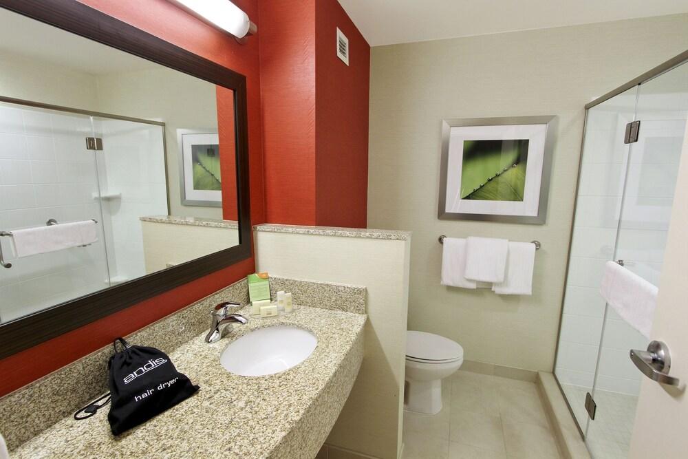 מלון Courtyard By Marriott Raleigh North/Triangle Town Center מראה חיצוני תמונה