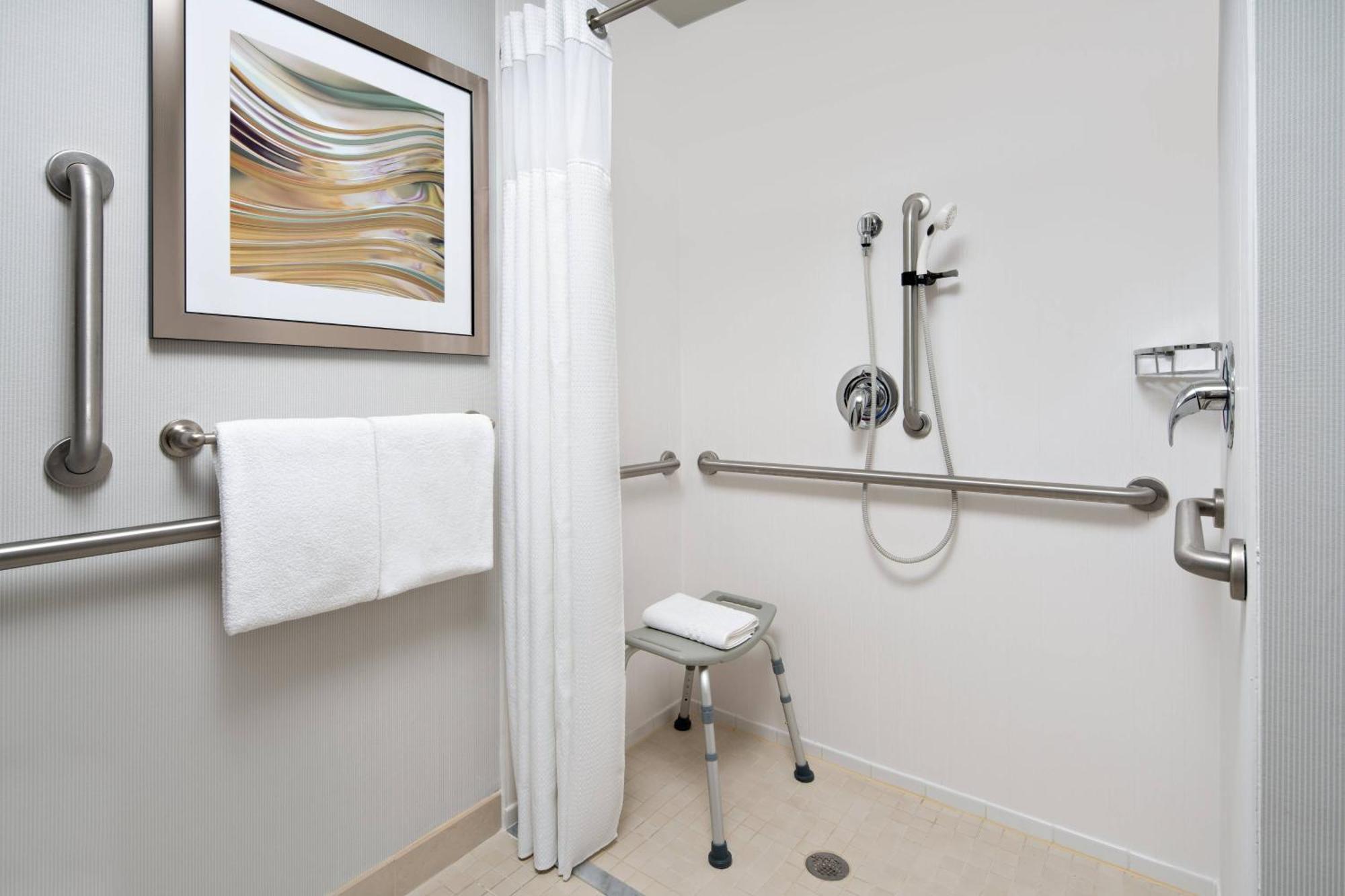 מלון Courtyard By Marriott Raleigh North/Triangle Town Center מראה חיצוני תמונה