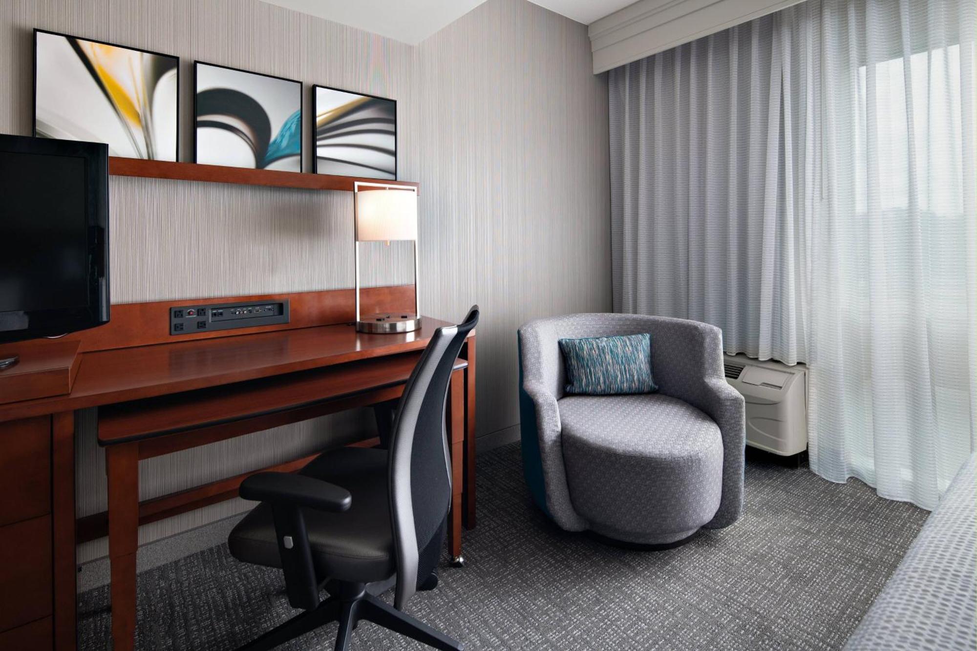 מלון Courtyard By Marriott Raleigh North/Triangle Town Center מראה חיצוני תמונה