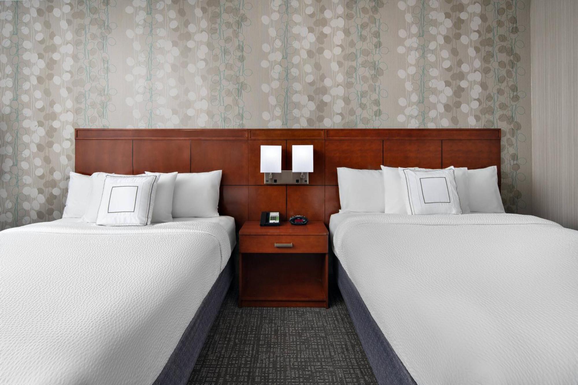 מלון Courtyard By Marriott Raleigh North/Triangle Town Center מראה חיצוני תמונה