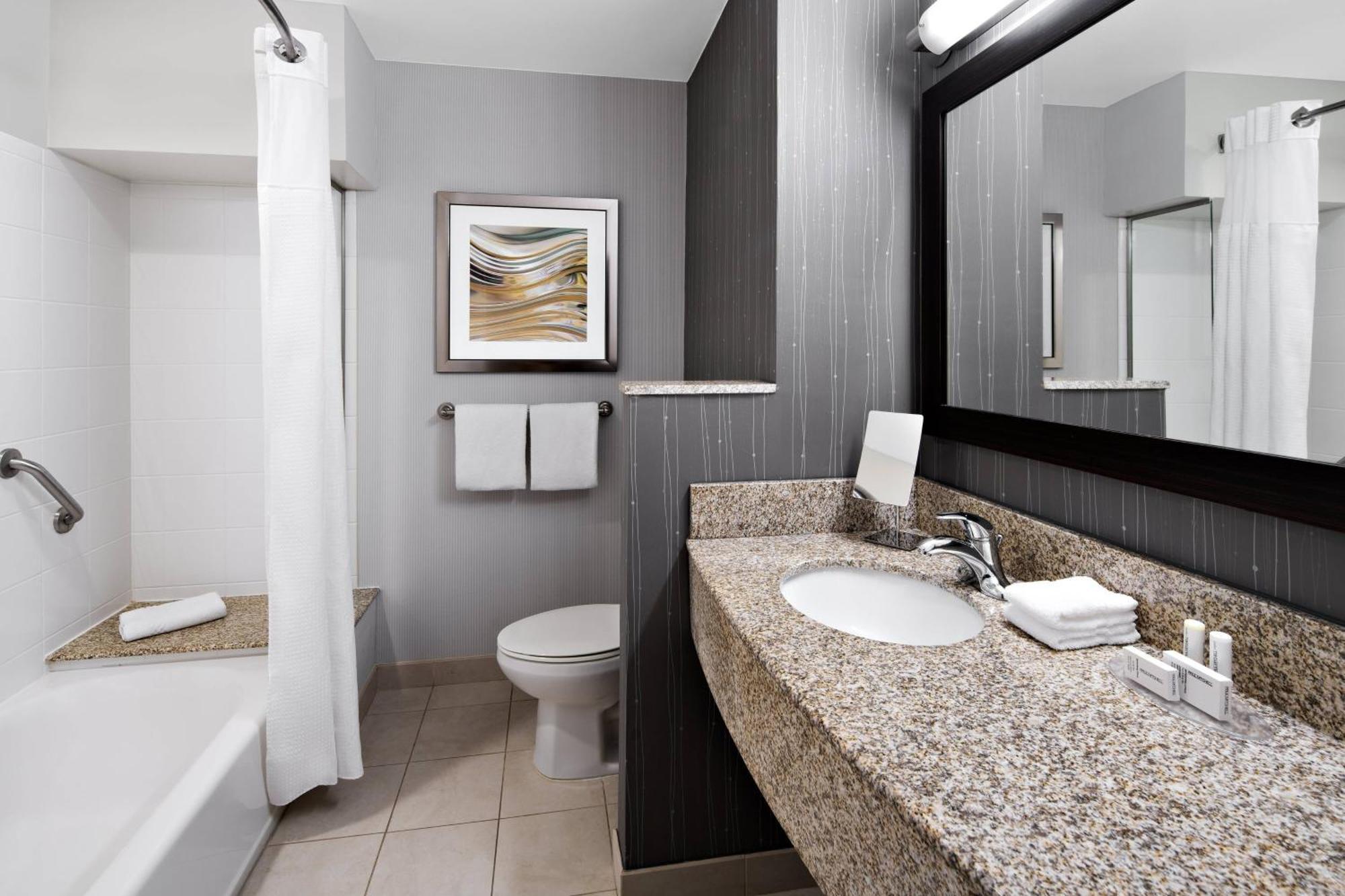 מלון Courtyard By Marriott Raleigh North/Triangle Town Center מראה חיצוני תמונה