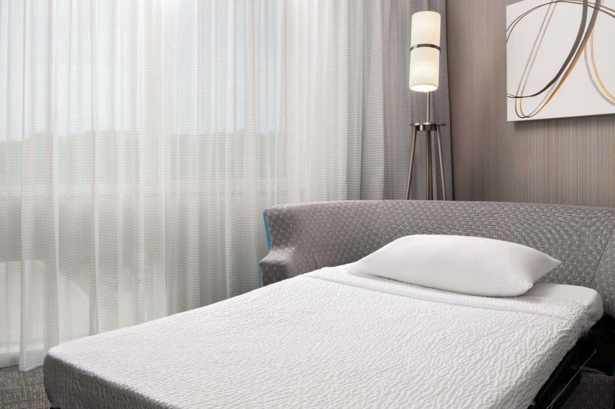 מלון Courtyard By Marriott Raleigh North/Triangle Town Center מראה חיצוני תמונה
