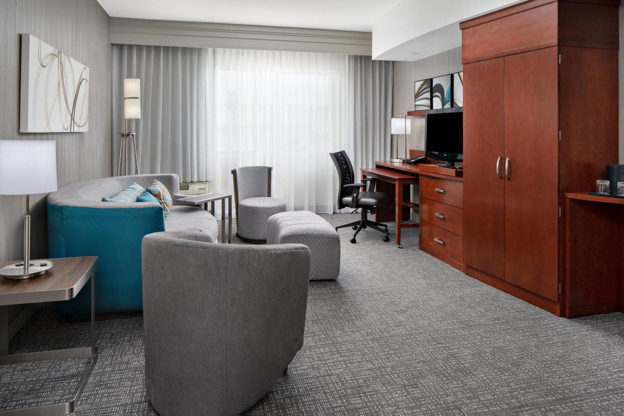 מלון Courtyard By Marriott Raleigh North/Triangle Town Center מראה חיצוני תמונה
