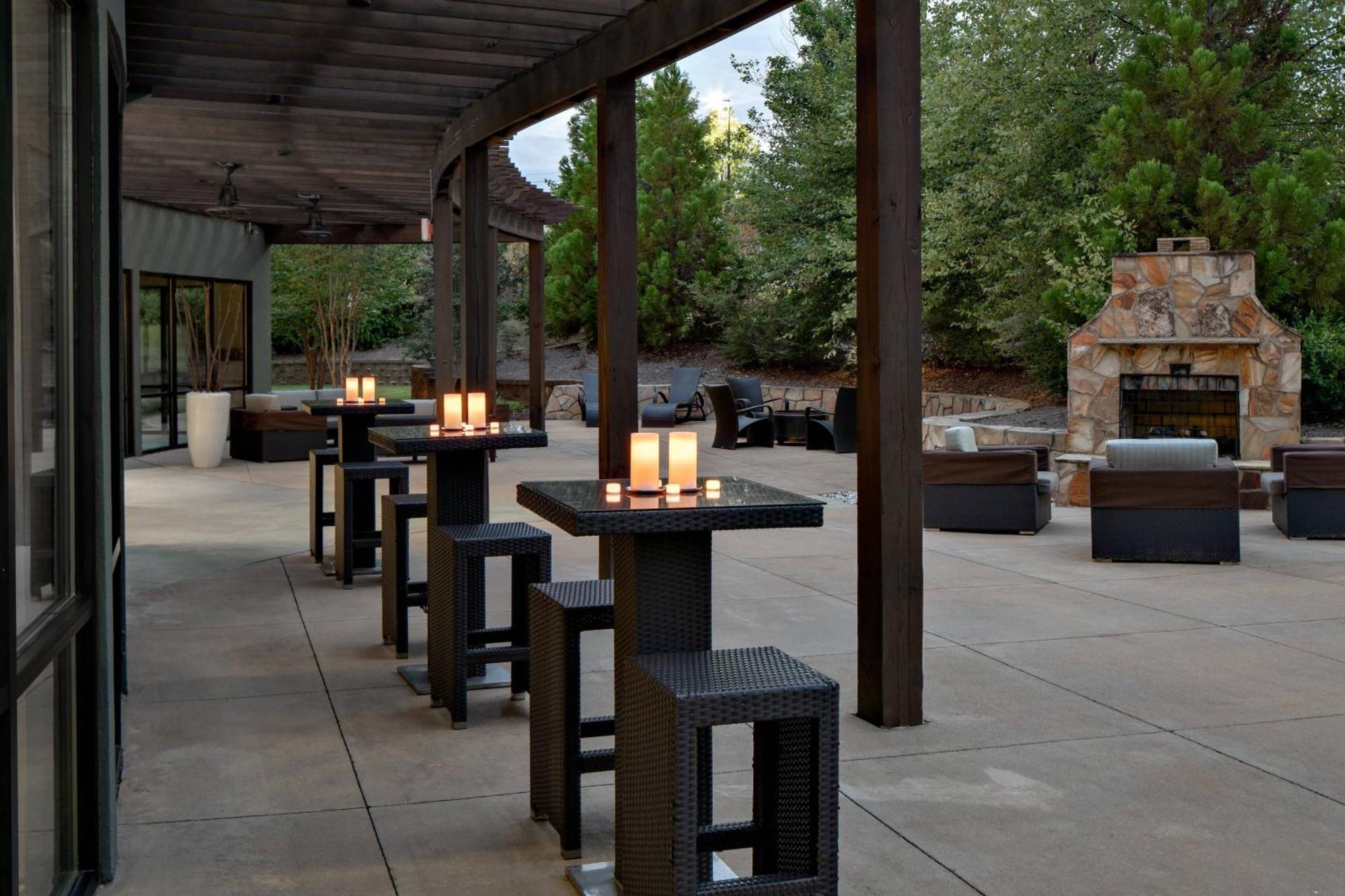 מלון Courtyard By Marriott Raleigh North/Triangle Town Center מראה חיצוני תמונה