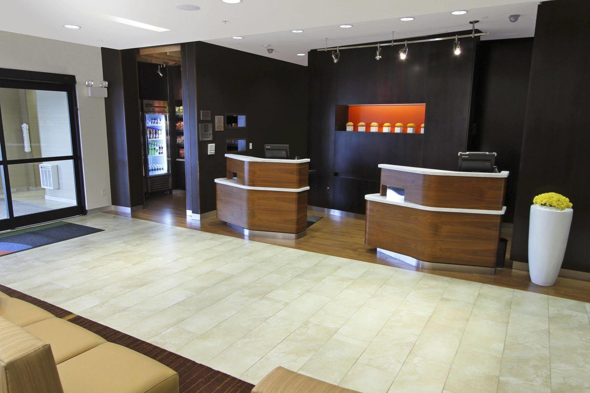 מלון Courtyard By Marriott Raleigh North/Triangle Town Center מראה חיצוני תמונה